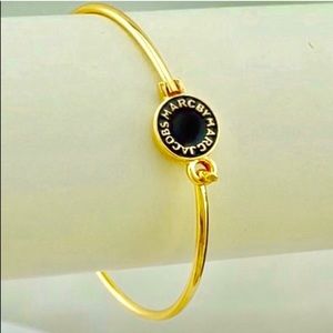 Designer MARC JACOBS Gold Logo Black Disc Cuff Bangle Bracelet NWOT